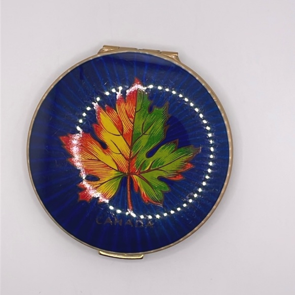 Stratton Vintage Canada Maple Leaf Enamel Gold Tone Compact